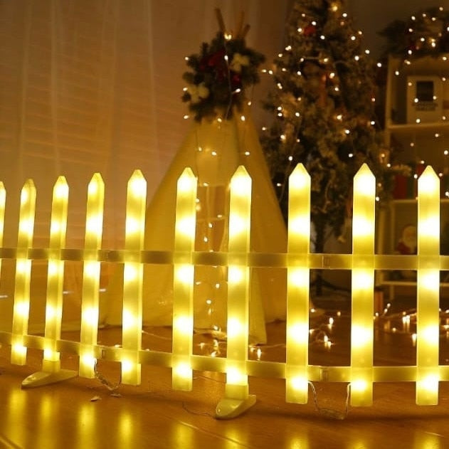 Gard decorativ cu LED-uri Joyful Box, 3 Metri, Galben, 8 moduri de iluminare, Interconectabil, Interior-Exterior, Lumina Alba Calda, 220W