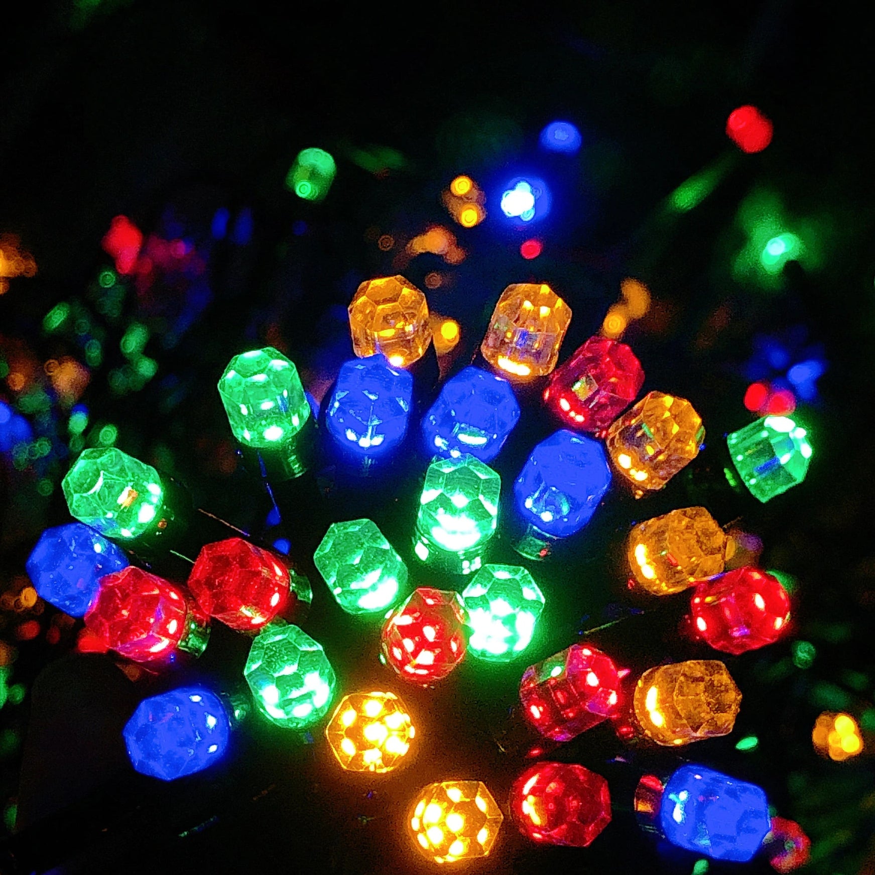 Instalatie LED DIAMANT Joyful Box, 9 Metri, 100 LED-uri, Multicolor, Interconectabila, 8 jocuri de lumini, Interior-Exterior